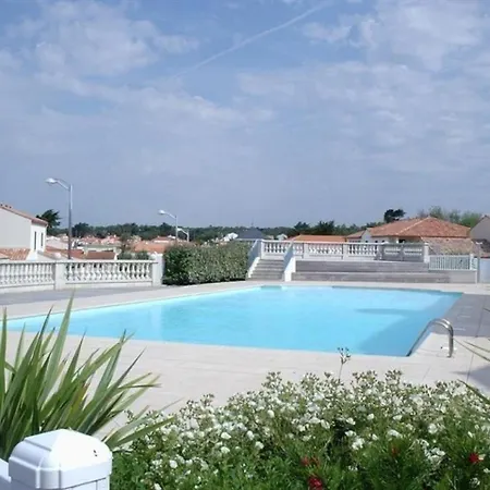 Apartmán 300m Plage, Commerces Et Animations, En Bien Tenue Avec Piscine Collective, 2eme Etage / 4 Pers.