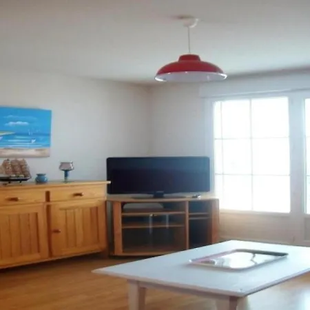 Apartmán 300m Plage, Commerces Et Animations, En Bien Tenue Avec Piscine Collective, 2eme Etage / 4 Pers. *