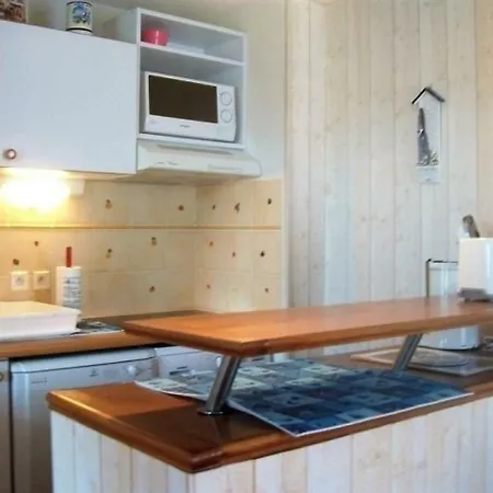 Apartmán 300m Plage, Commerces Et Animations, En Bien Tenue Avec Piscine Collective, 2eme Etage / 4 Pers.